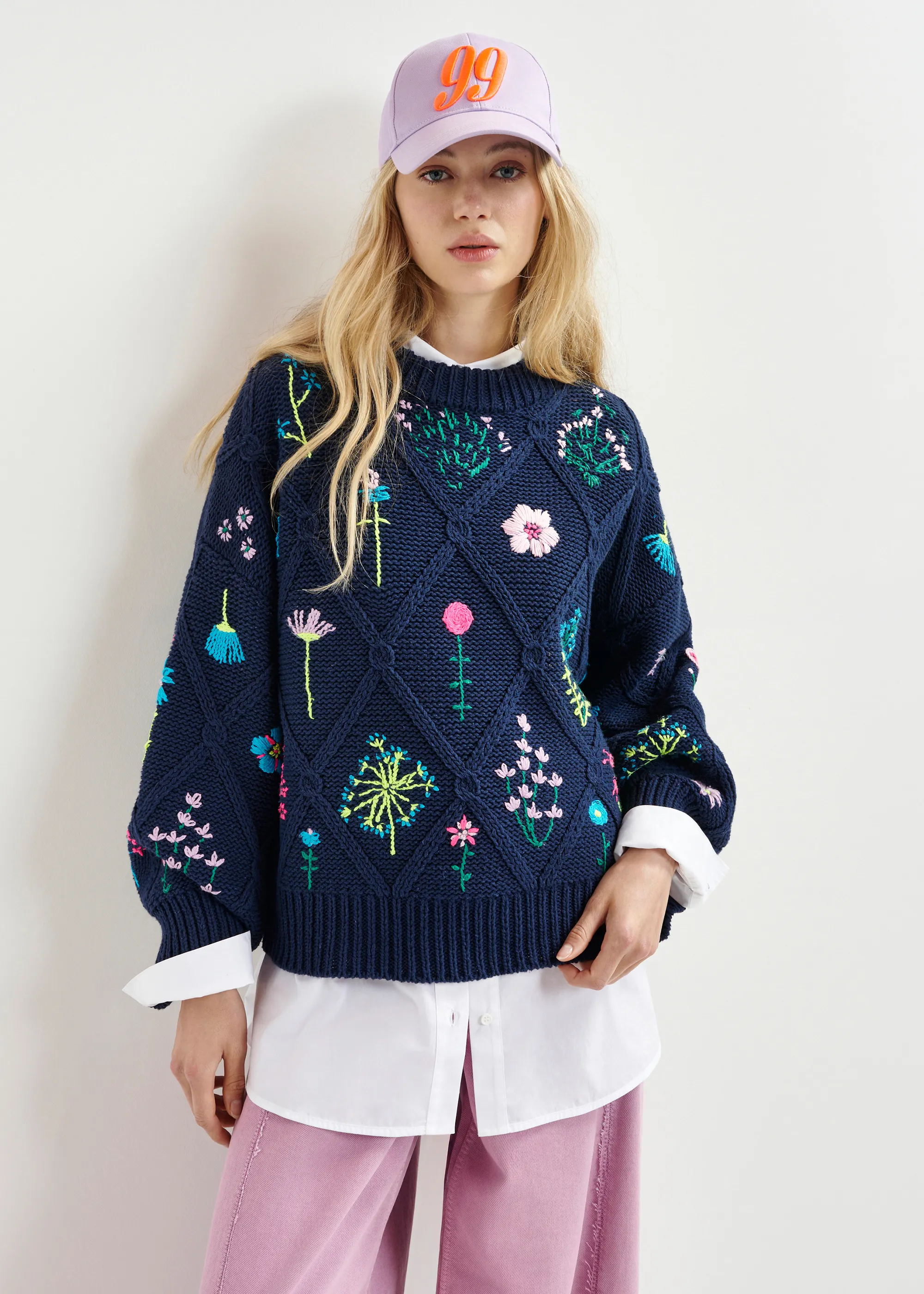 Dark blue rib-knitted sweater with flower embroidery Essentiel