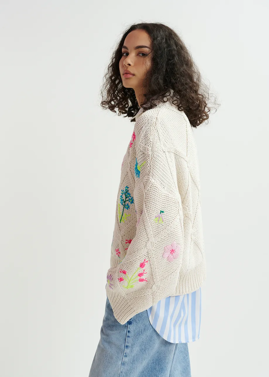 Off-white rib-knitted sweater with flower embroidery