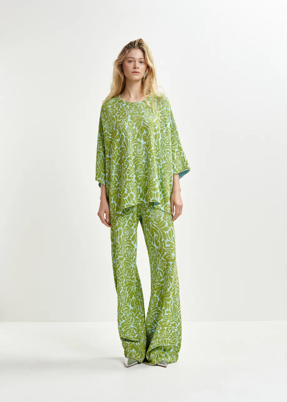 Pantalon évasé en maille jacquard fleurie vert et bleu