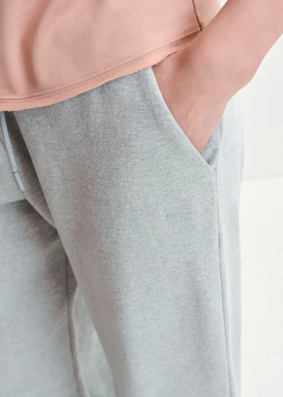 Grey organic cotton sweatpants with E-shaped embroidery