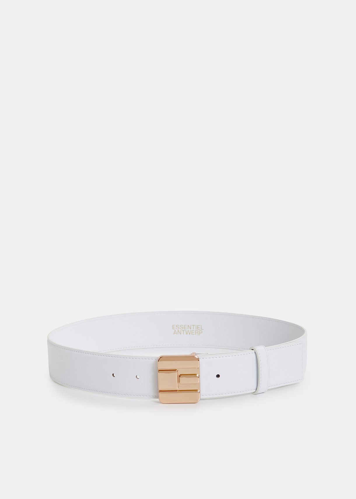 Off-white leather belt with E-shaped buckle | Essentiel Antwerp Europe