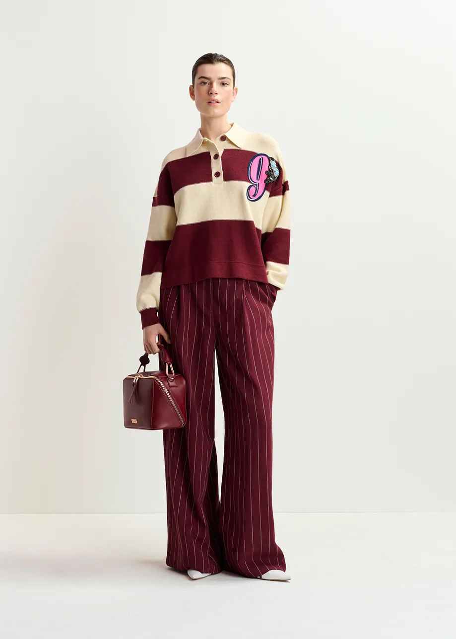 Polo in maglia a righe beige e bordeaux con ricamo di strass e perline