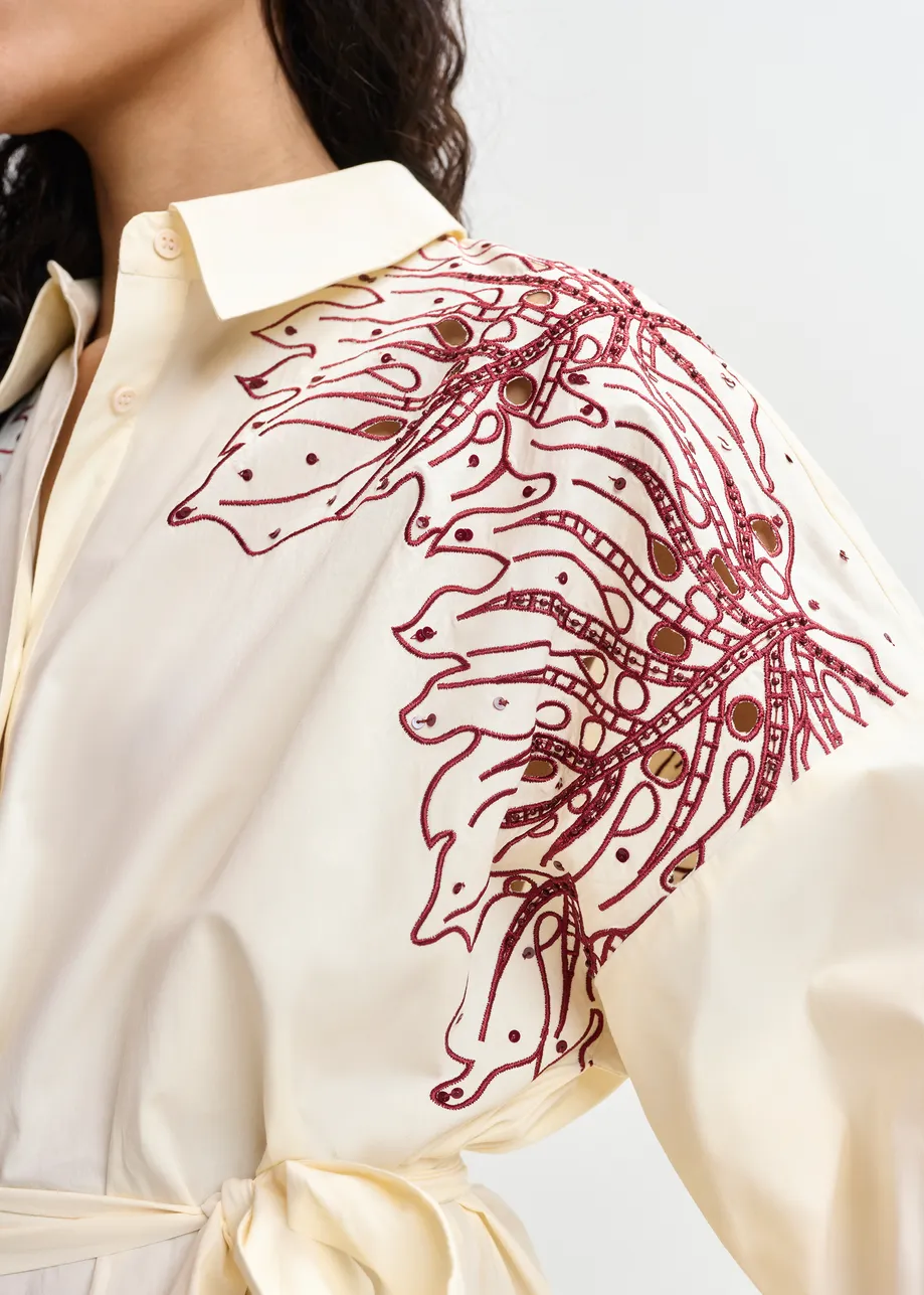Cremefarbenes und braunes Midikleid aus Baumwolle mit Blumenstickerei