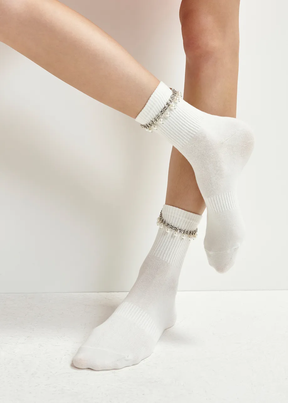 White mid-length socks with rhinestone and pearl-embellished chain