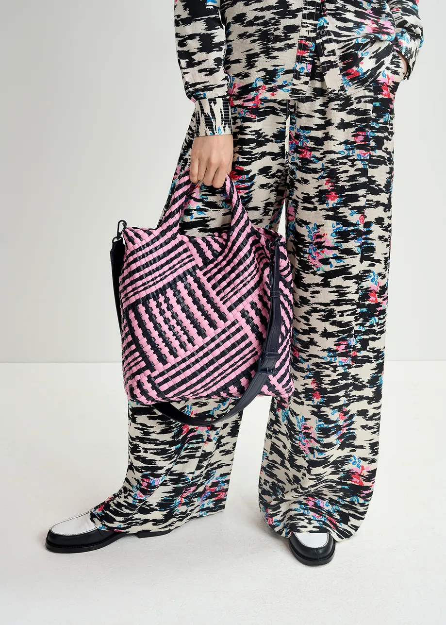 Bolso de mano tejido con piel sintética, rosa y azul marino