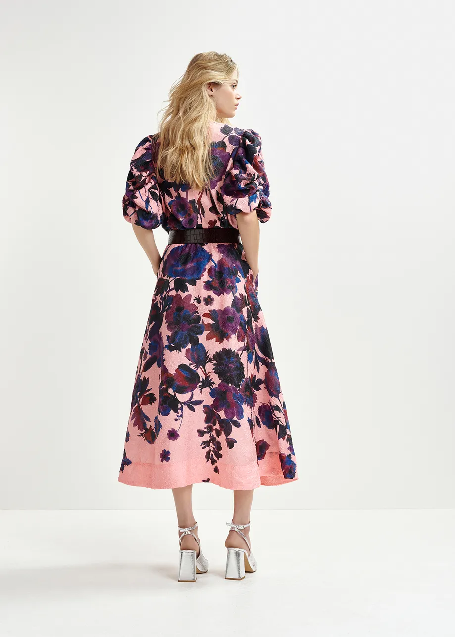 Roze, donkerpaarse en donkerblauwe midirok in bloemenjacquard