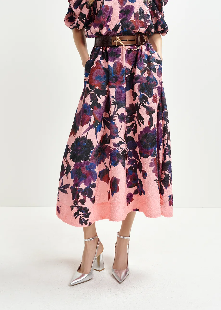 Roze, donkerpaarse en donkerblauwe midirok in bloemenjacquard