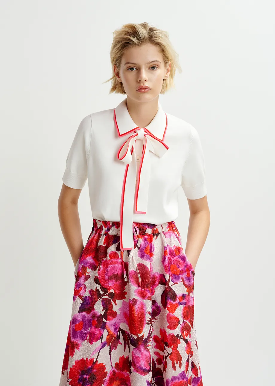Cremefarbener, rosa und violetter Jacquard-Midirock mit Blumenmuster