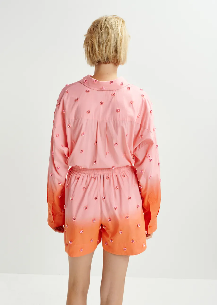 Camisa ombré con adornos de lentejuelas y cuentas, rosa y naranja