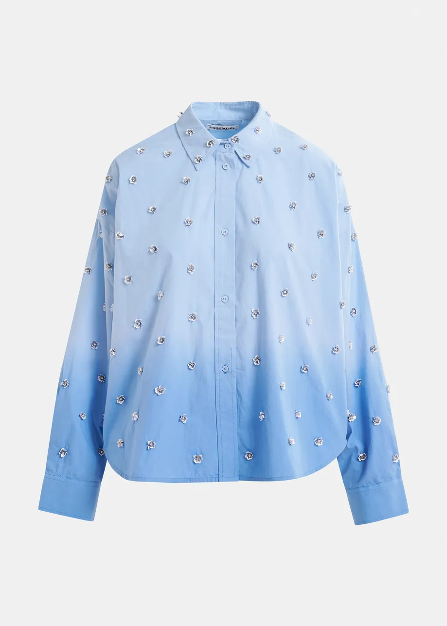 Camicia ombré azzurra e blu con decorazioni di paillettes e perline