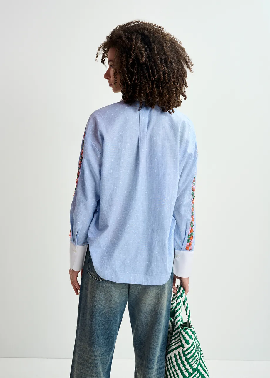 Camisa de algodón a rayas con bordado de flores, azul y blanco