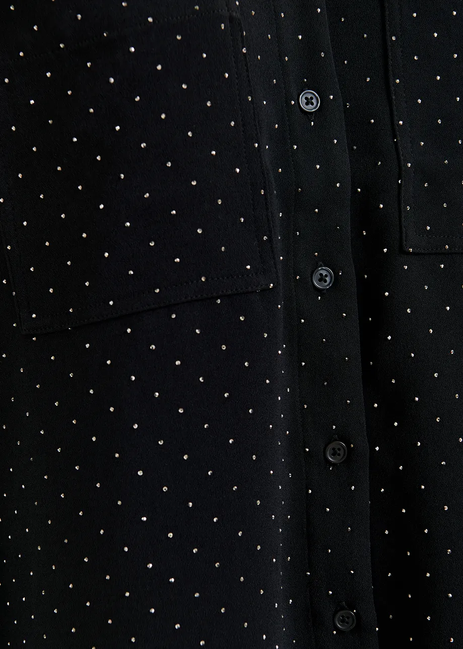 Chemise noire ornée de strass