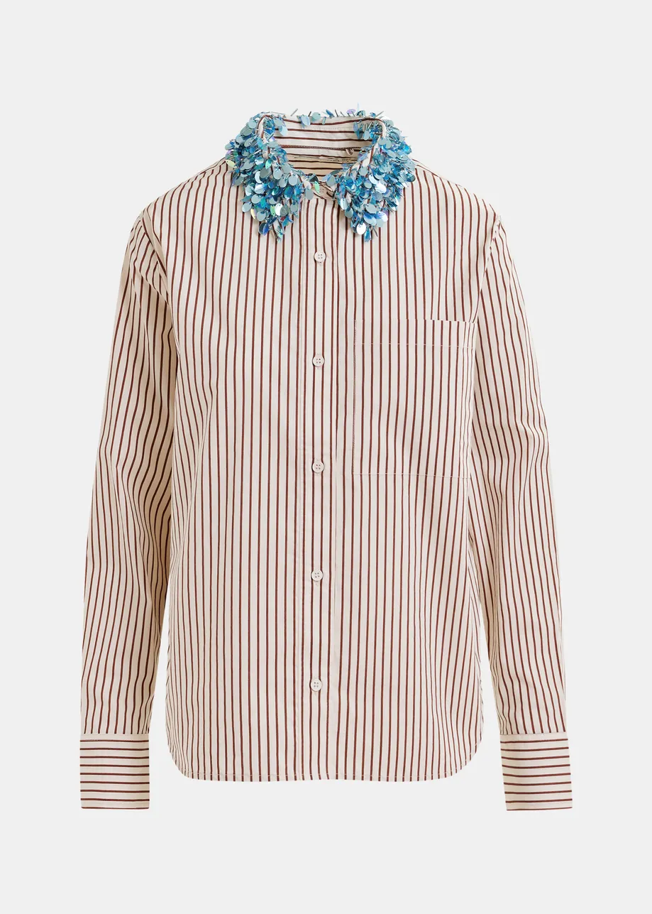 Chemise en coton blanche, rouge et bleue à col orné