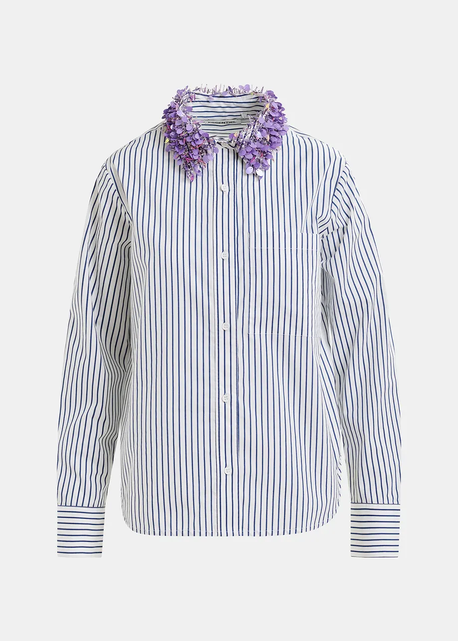 Camicia in cotone bianco, blu e viola con colletto decorato con paillettes e perline