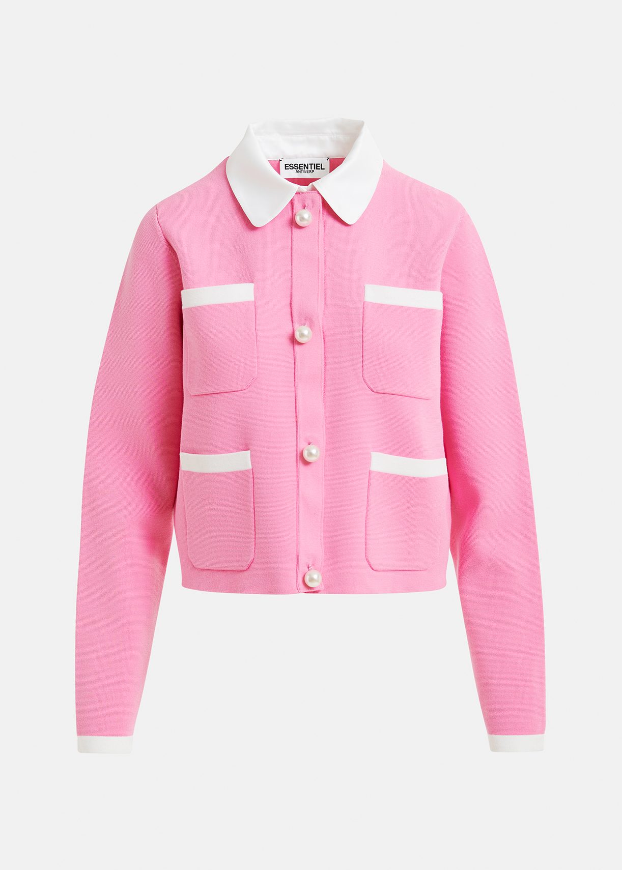 Veste en tricot rose avec boutons nacrés