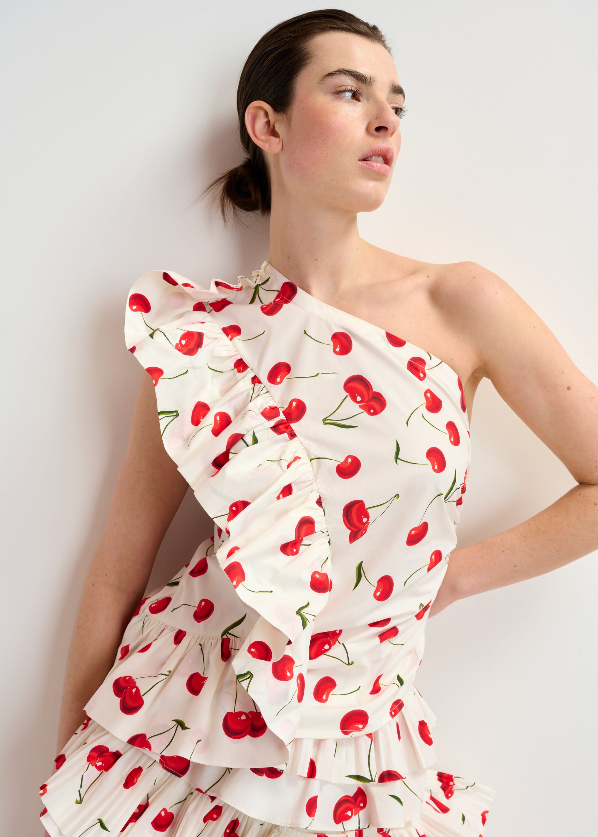White, red and green one-shoulder asymmetrical cotton top