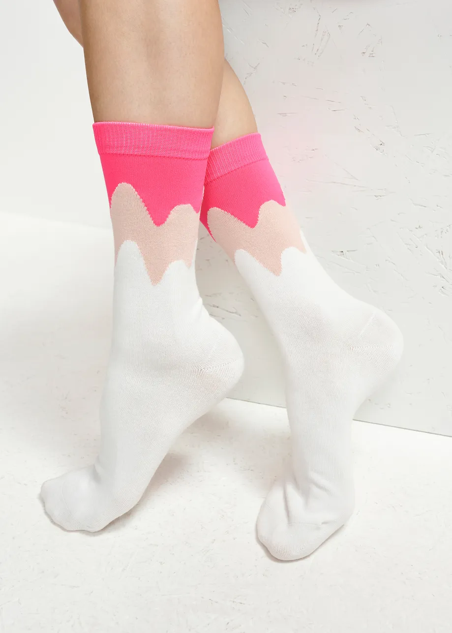 Off-white, pink and beige wavy jacquard socks