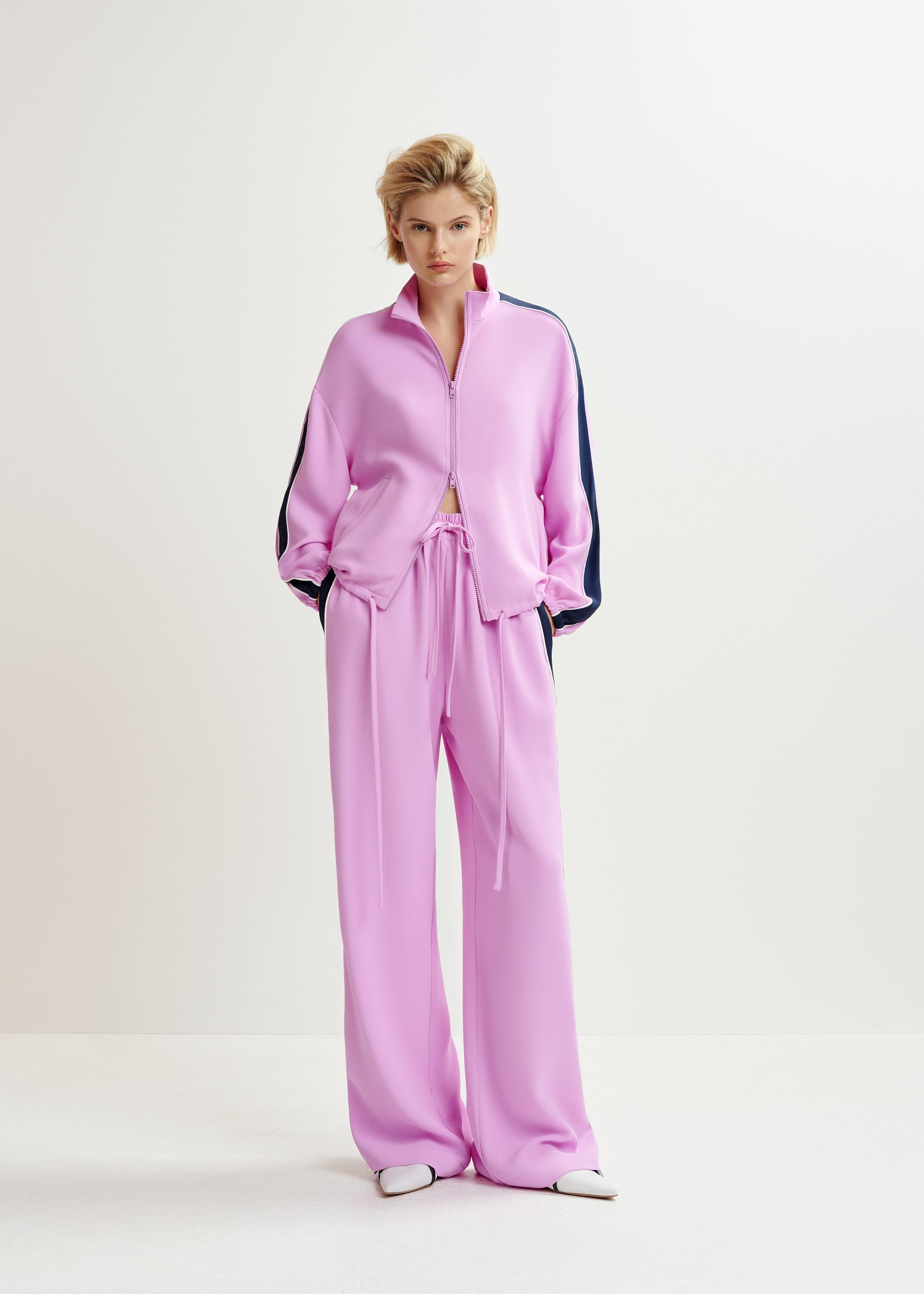 ME MYSELF & ESSENTIEL ANTWERPパープルプリーツ Purple, dark blue and white wide-leg track pants with off