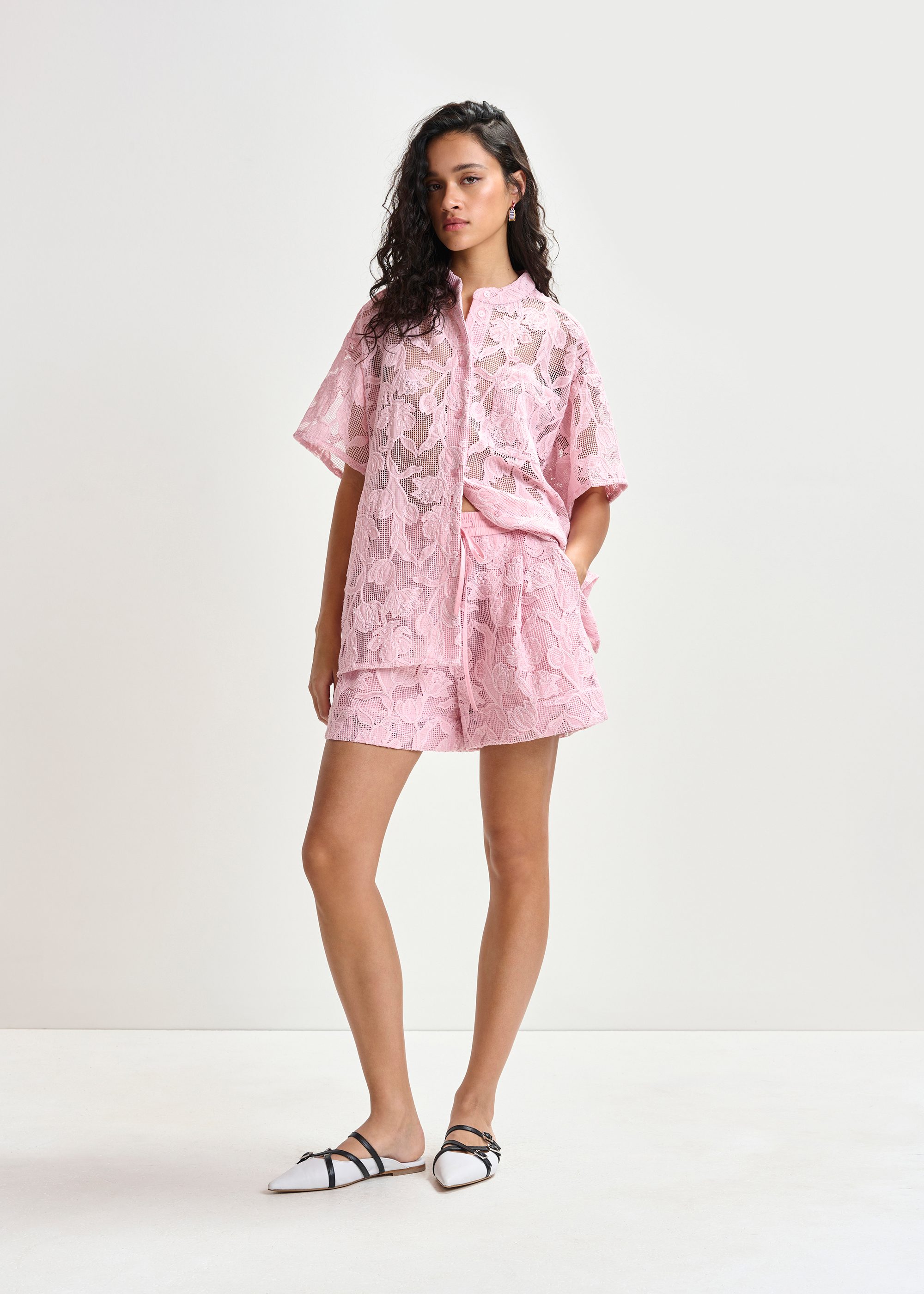 Lichtroze kanten short met brede pijpen | Essentiel Antwerp Nederland