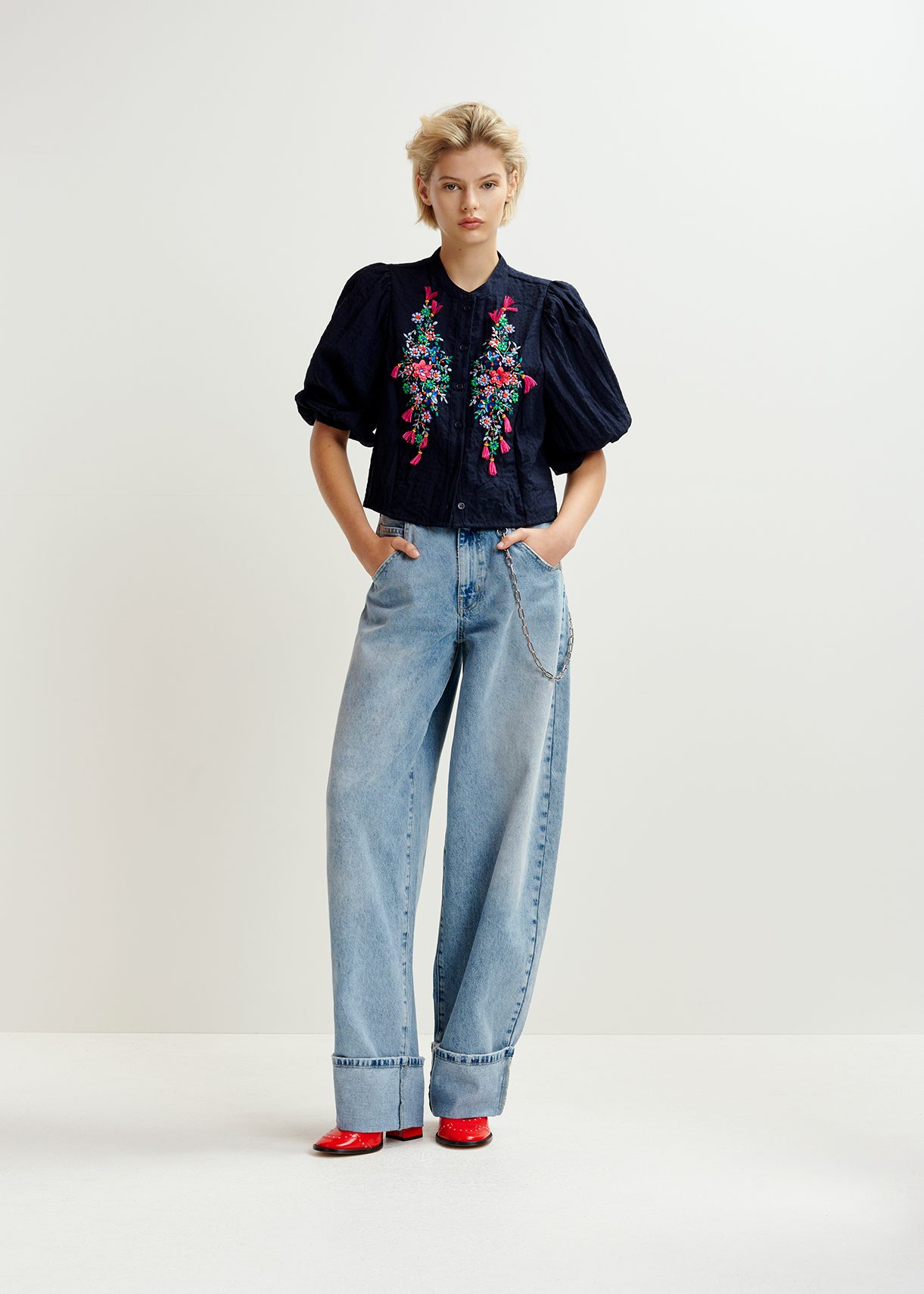 Essentiel Antwerp ★ スパンコール ディテール Tシャツ Essentiel Antwerp スパンコール Tシャツ | ホワイト | FARFETCH JP