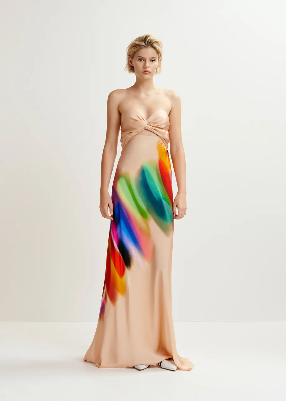 Longue robe bandeau en satin pêche et multicolore