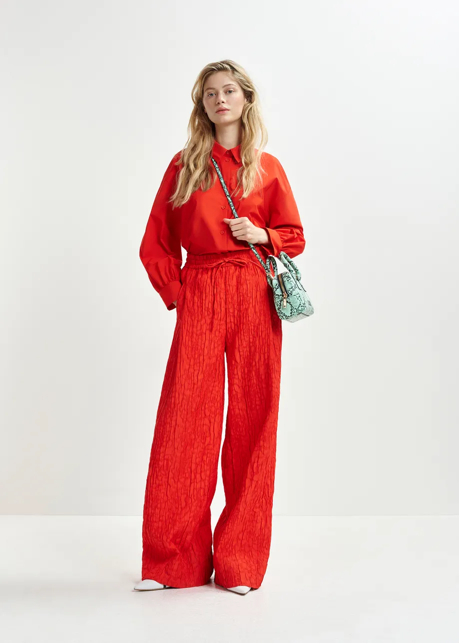 Red oversized shirt with pleated cuffs