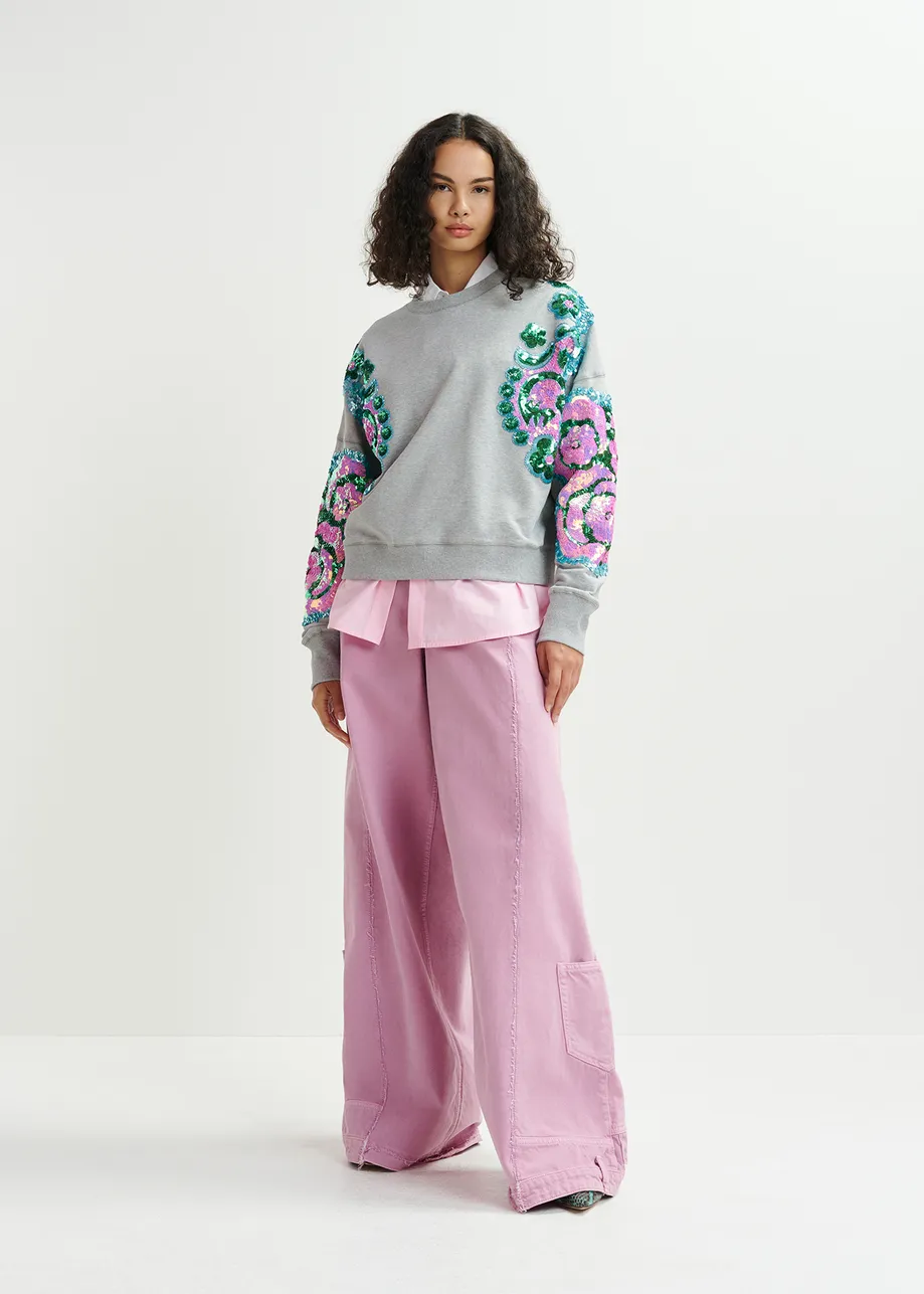 Grijze, roze en blauwe biokatoenen sweater met versierde mouwen