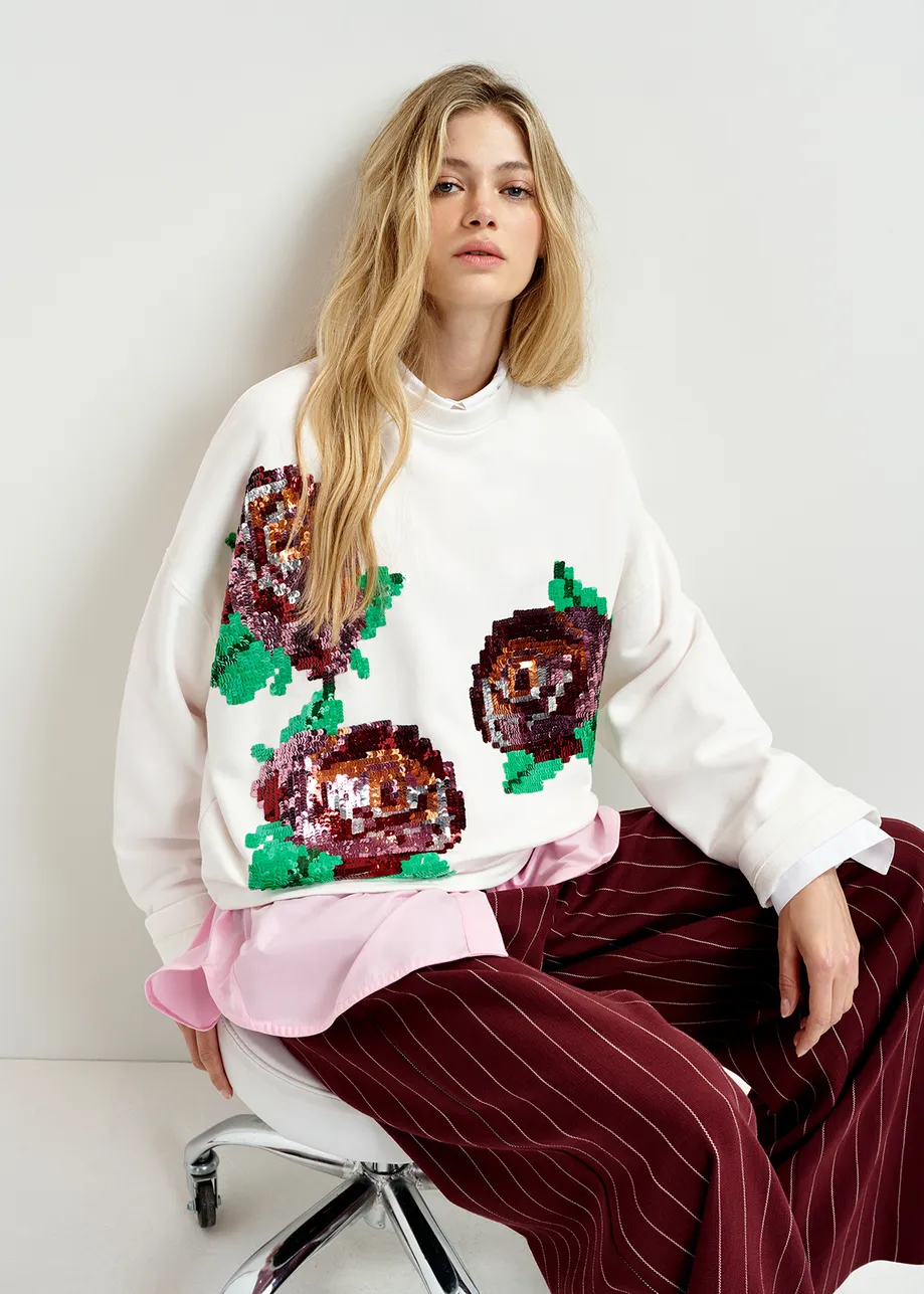 White, burgundy and green organic cotton sweatshirt with sequin embroideries