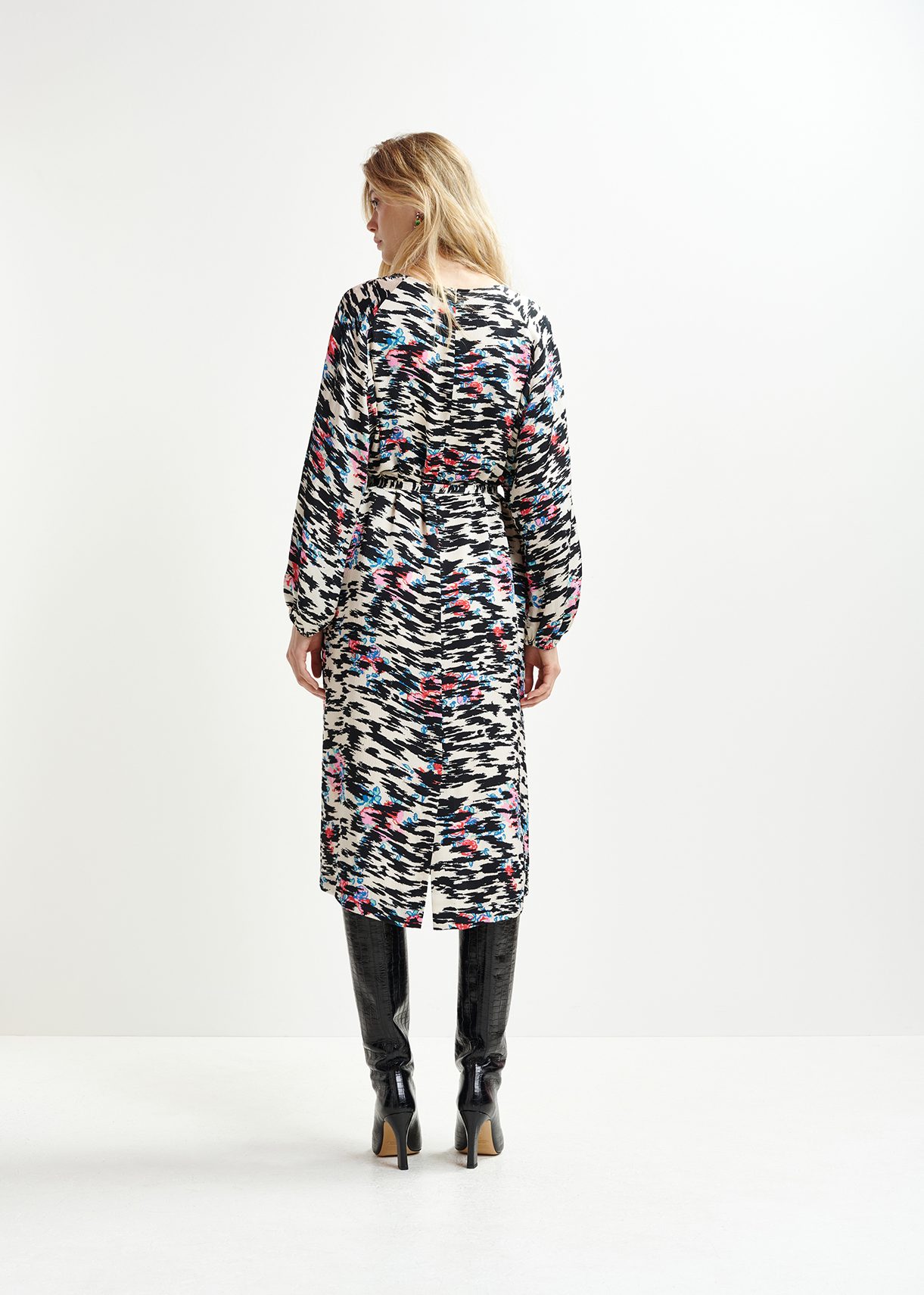 ワンピース ESSENTIEL ANTWERP HAYLEIGH ASYMMETRICAL DRESS Off-white, pink and purple asymetrical floral-print midi