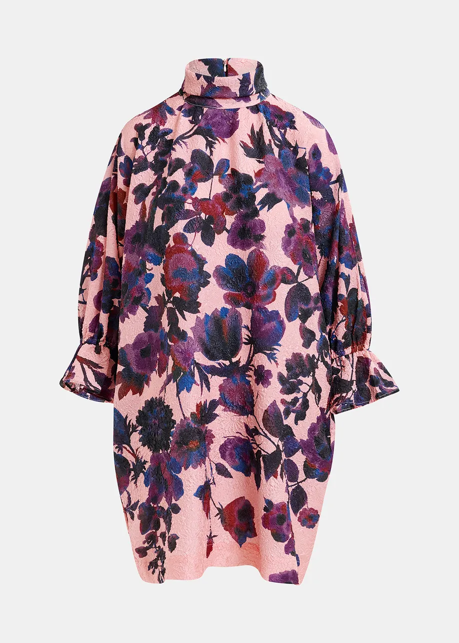 Robe courte rose clair, violet foncé et bleu foncé à col montant