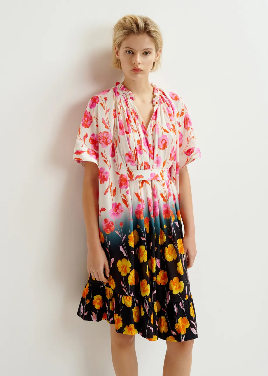 Abito oversize con volant nero, arancione e bianco