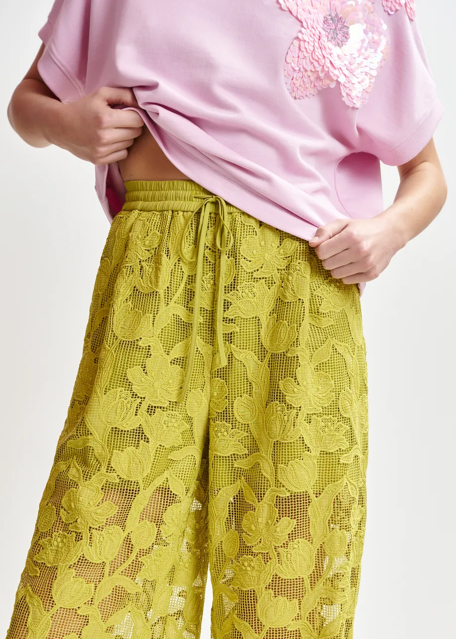 Gele kanten broek met brede pijpen