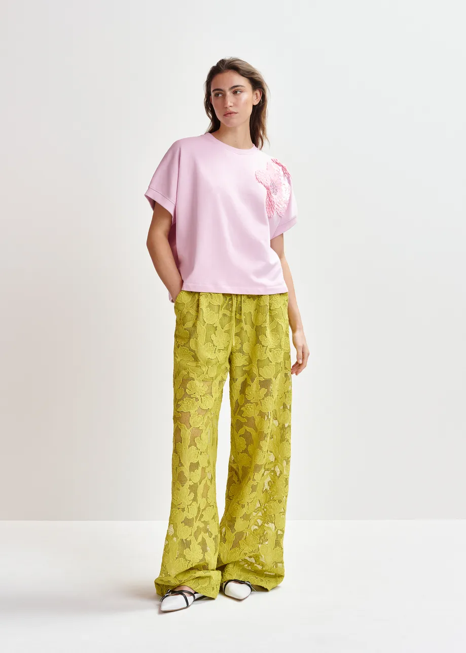 Gelbe Spitzenhose mit weitem Bein
