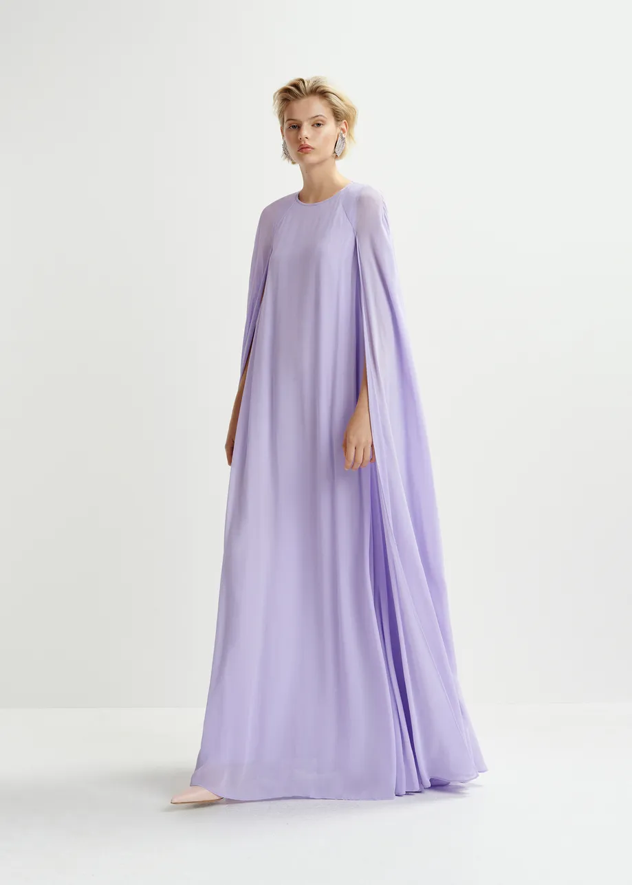 Robe longue lilas à manches cape