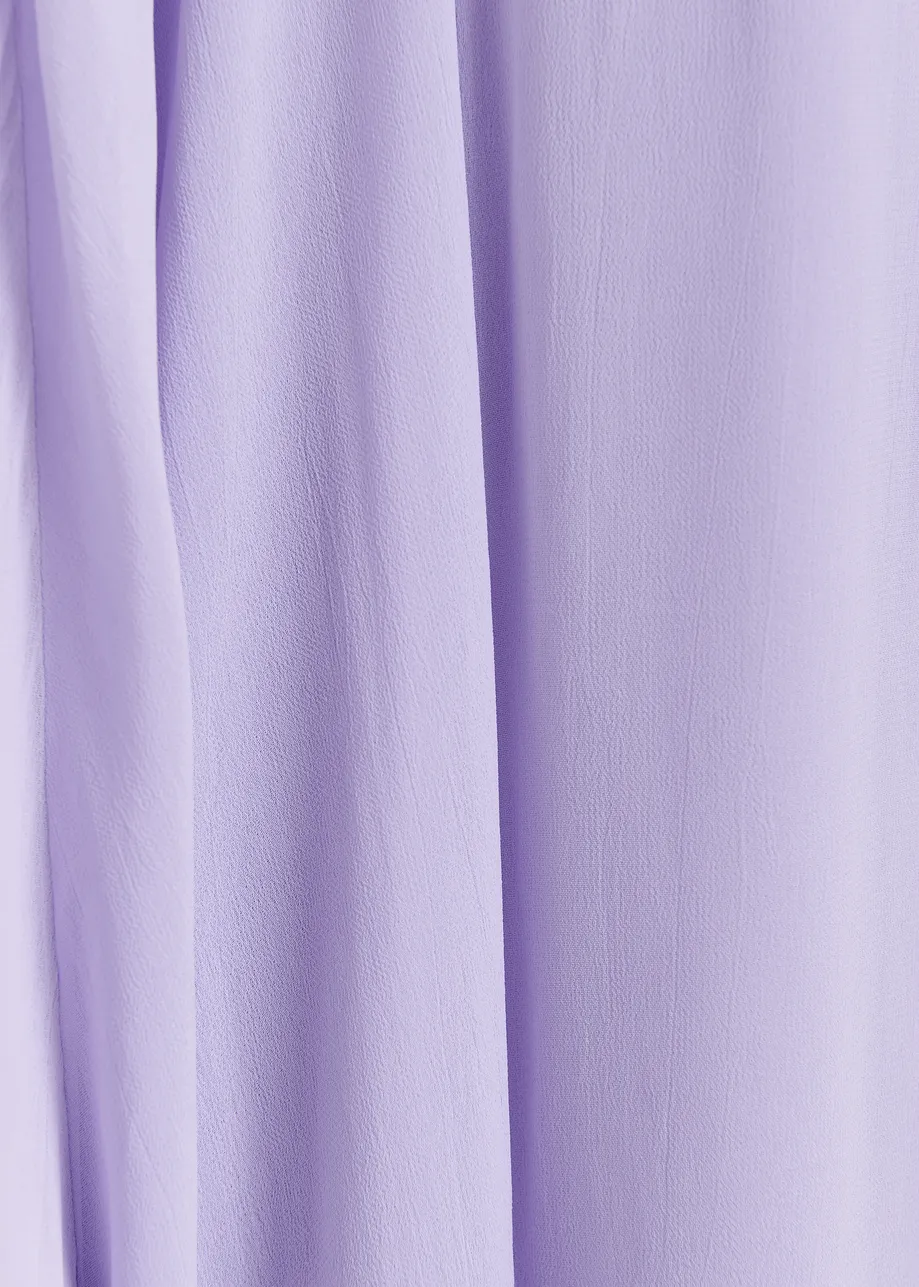 Lilac maxi-dress with cape-like sleeves