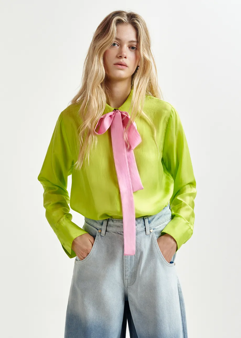 Chemise lavallière en soie vert citron et rose