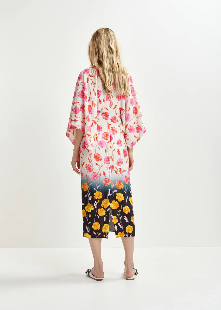 Midikleid mit Blumenprint in Cremefarben, Rosa und Schwarz und Kimono-Ärmeln