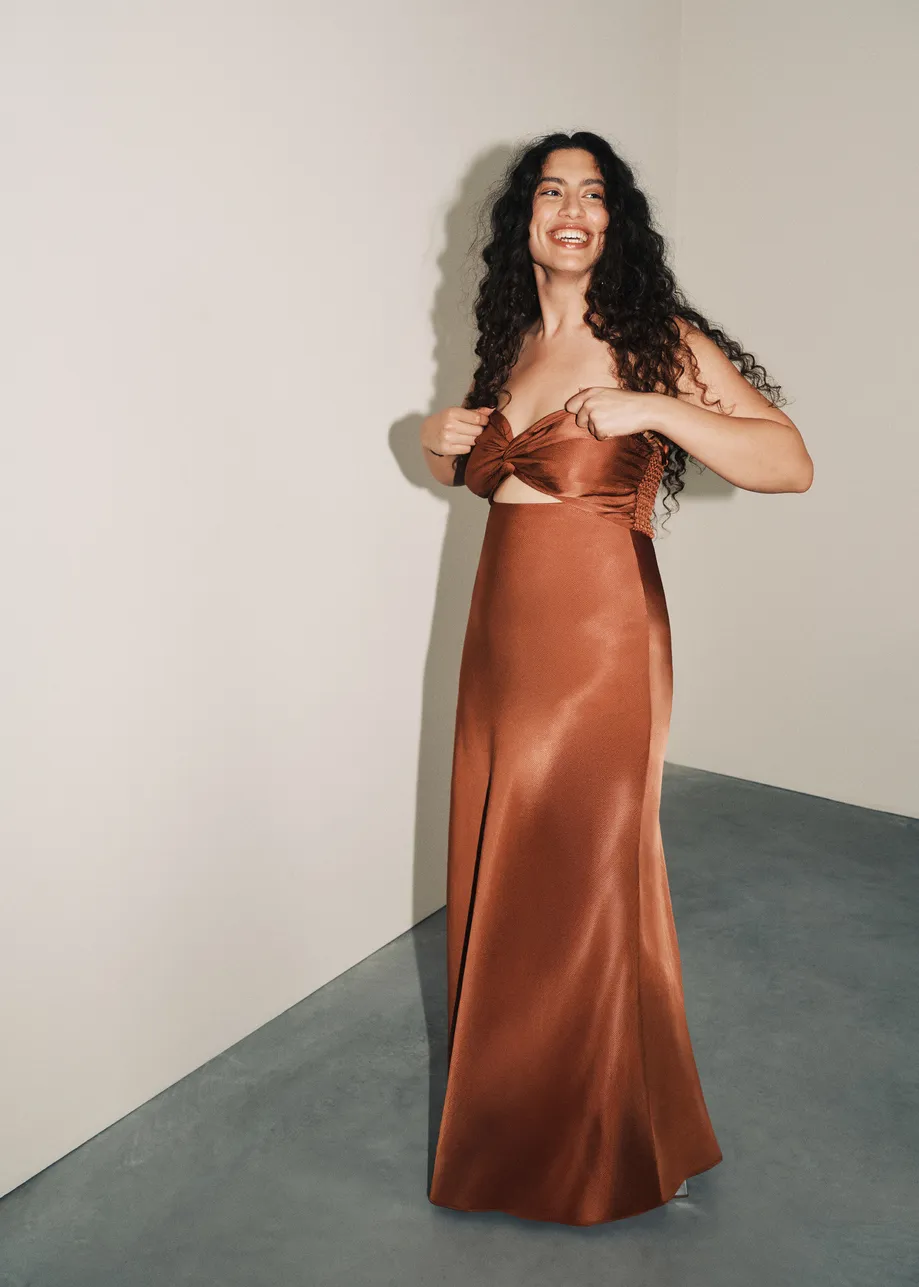Longue robe bandeau en satin brune
