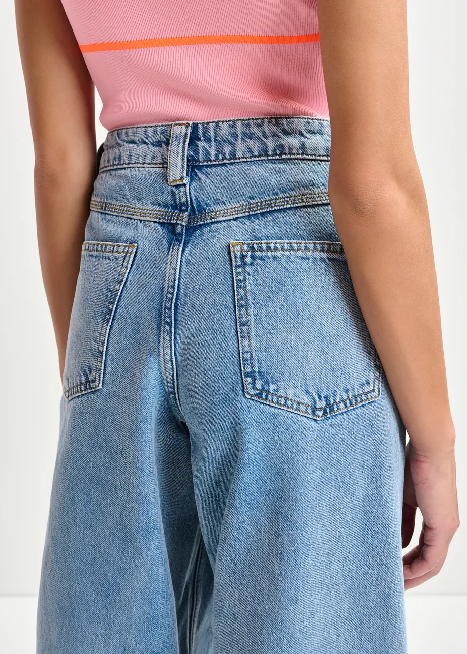 Blauwe jeans met hoge taille en stras