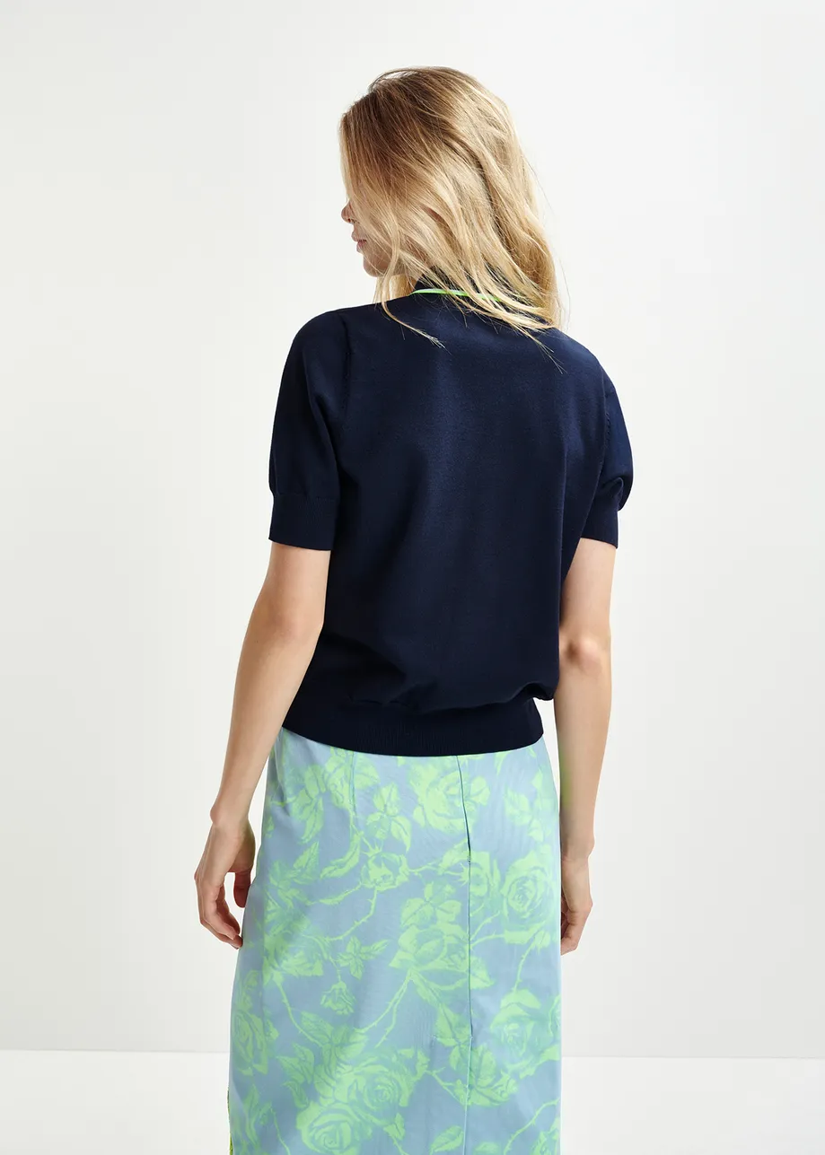 Donkerblauwe, groene en blauwe polo met strikkraag