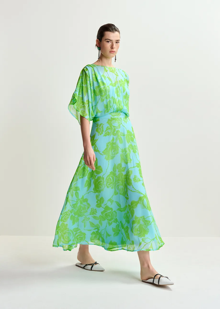 Lichtblauwe en groene midi-jurk met bloemenprint