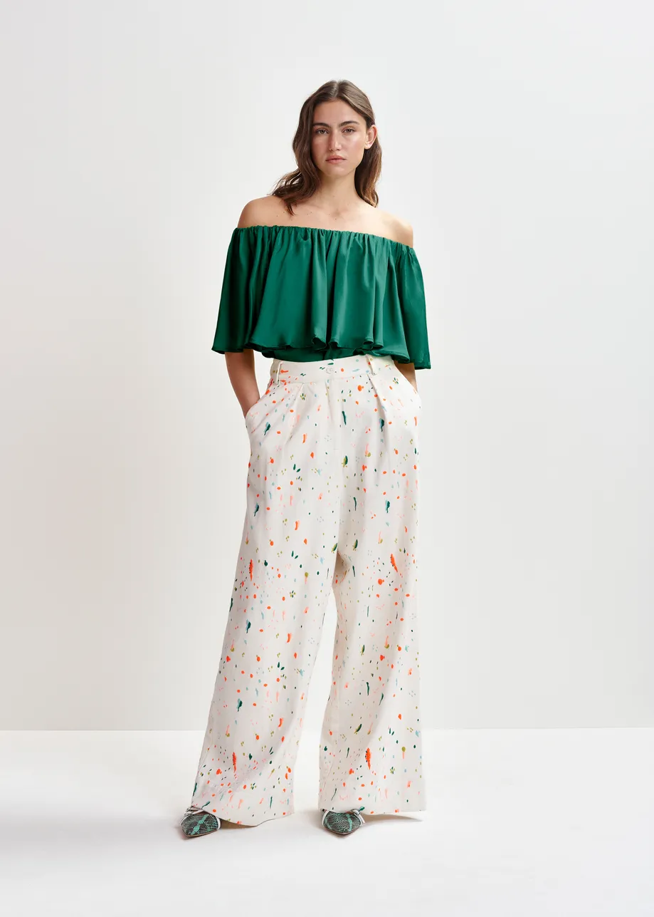 Pantalones de pernera ancha con salpicaduras de pintura bordadas, blanco roto y multicolor.
