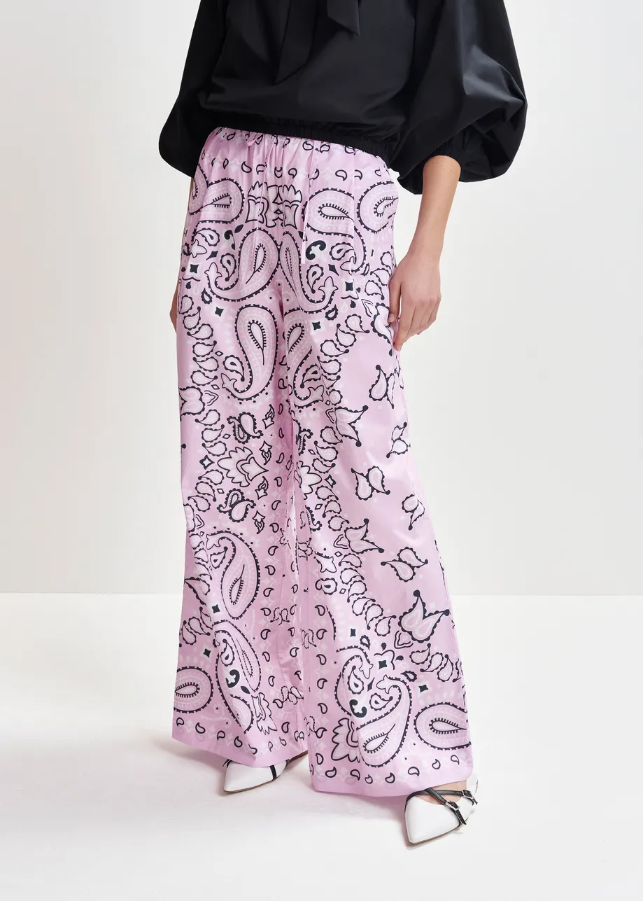 Lila en zwarte wijde broek met bandanaprint