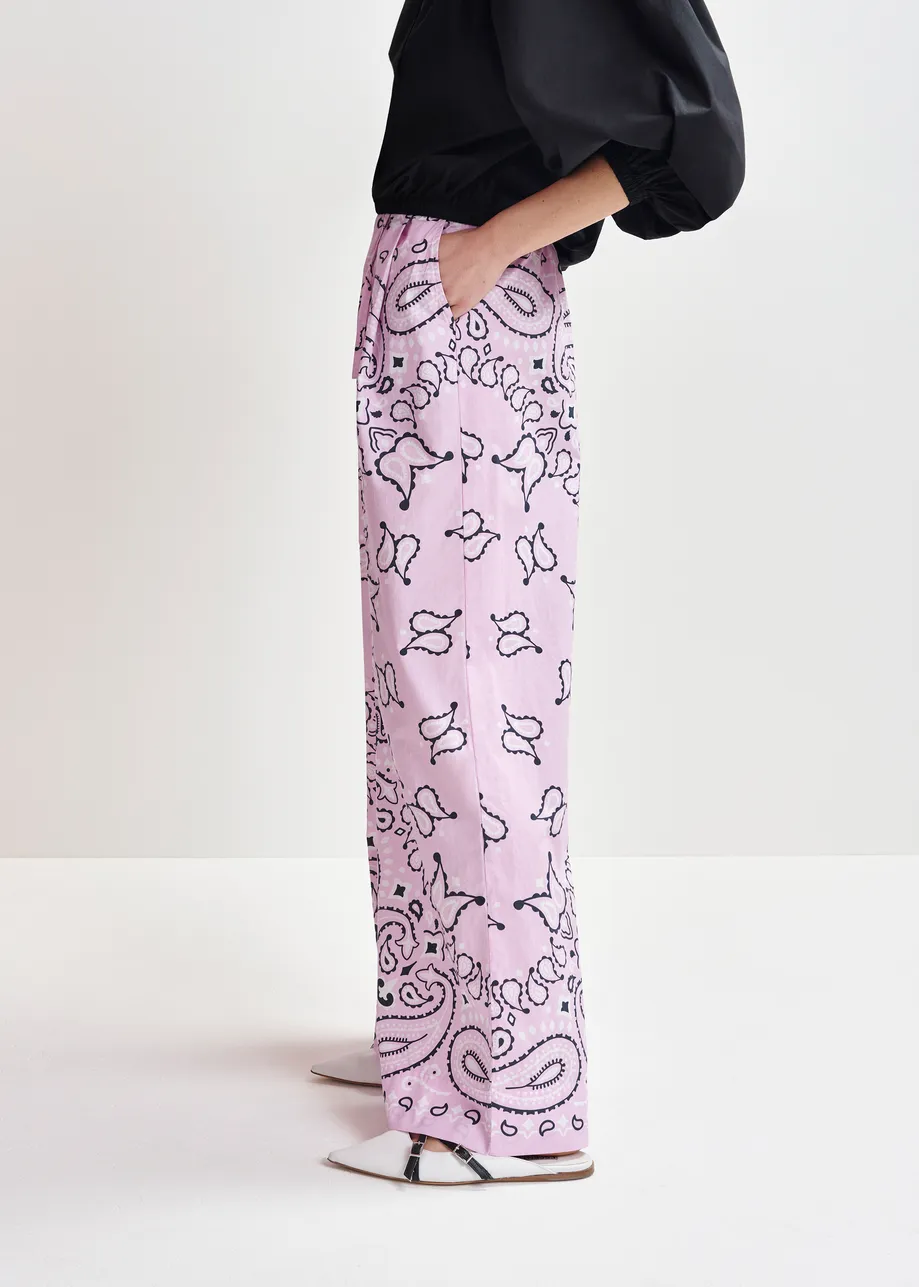 Lila en zwarte wijde broek met bandanaprint