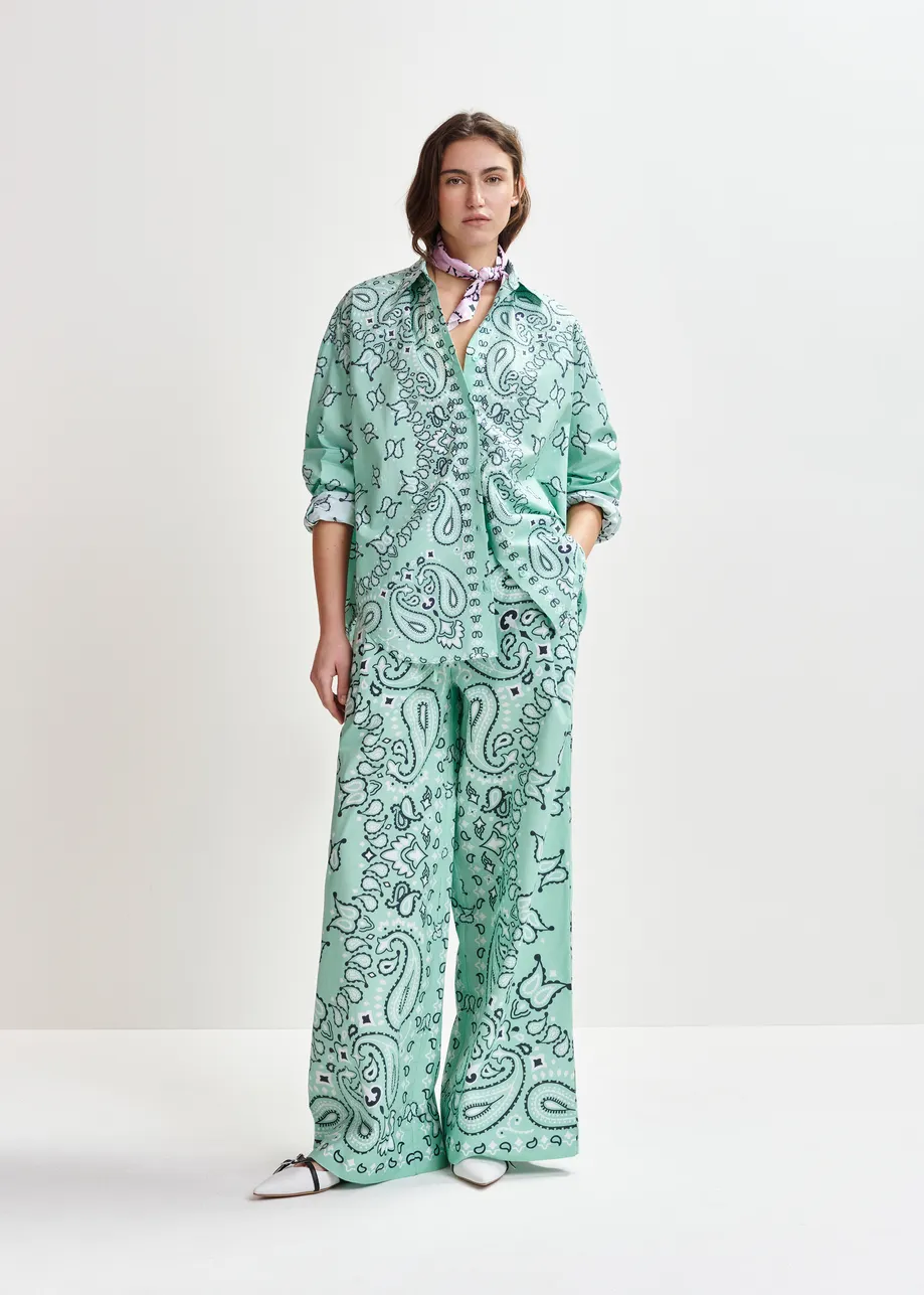Turquoise en zwarte wijde broek met bandanaprint