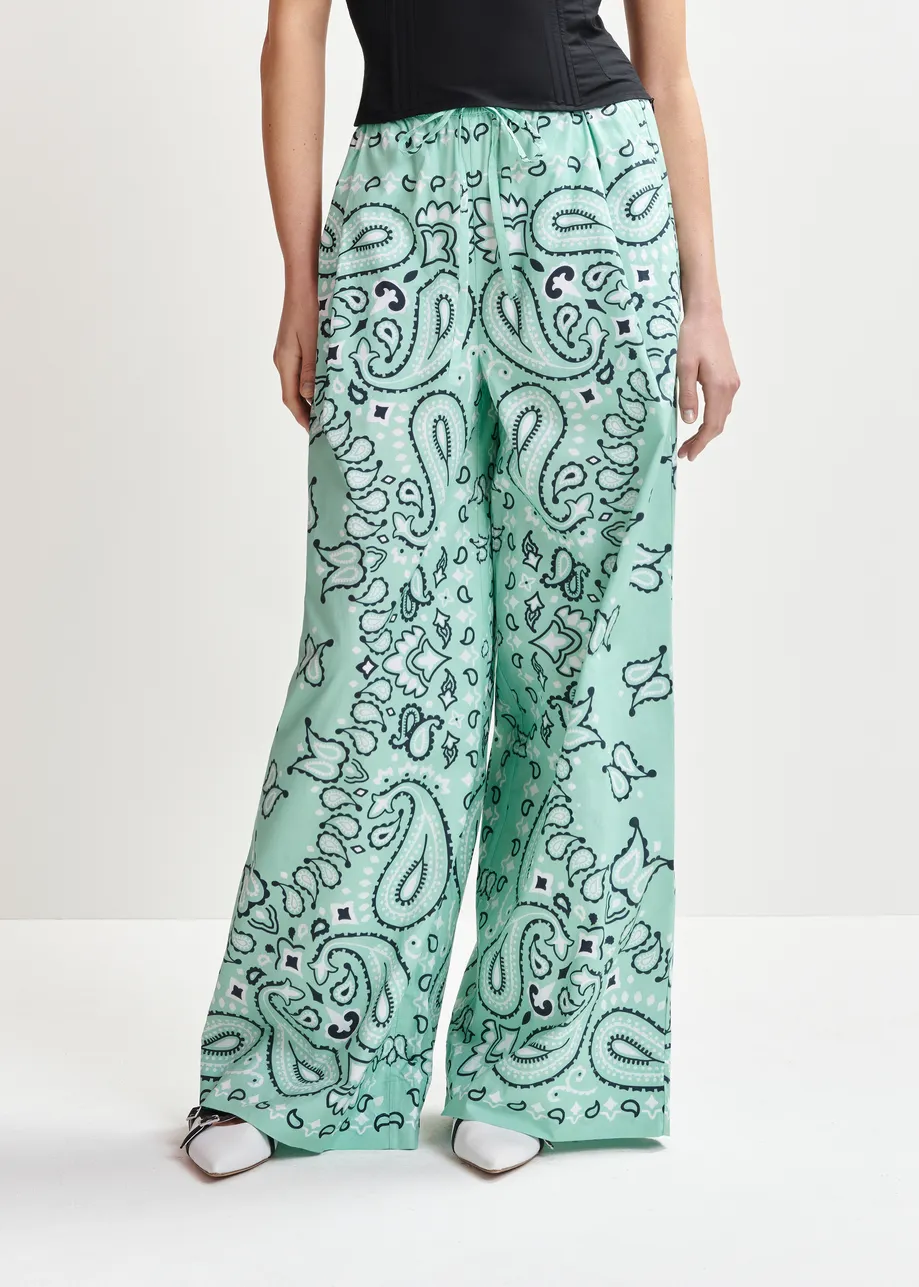 Turquoise en zwarte wijde broek met bandanaprint