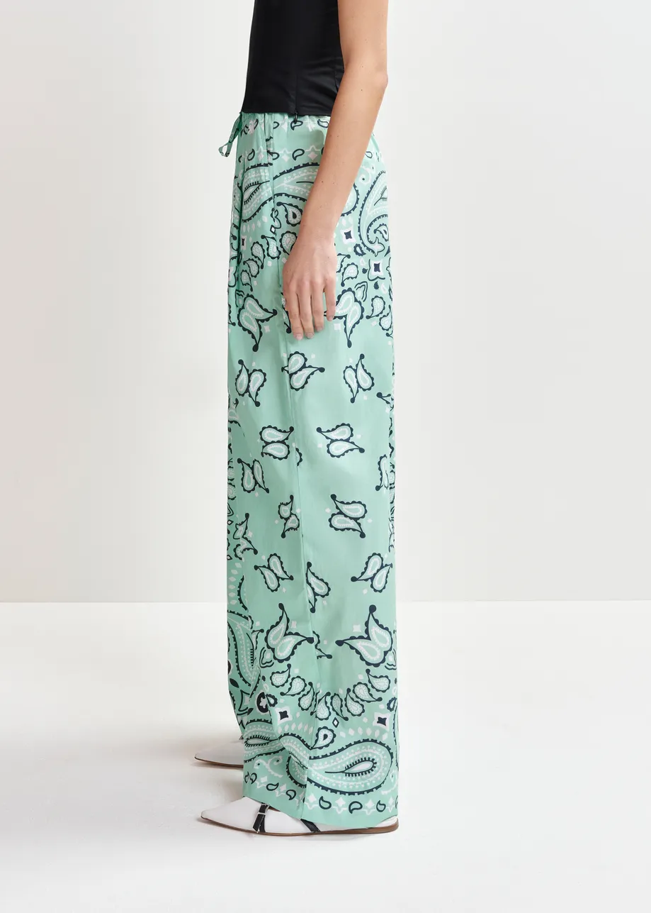 Turquoise en zwarte wijde broek met bandanaprint