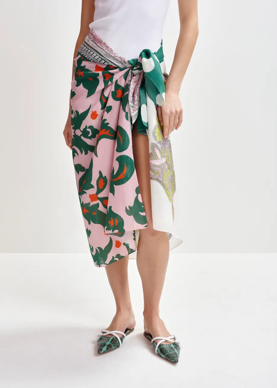 Multicolor scarf with multiple prints
