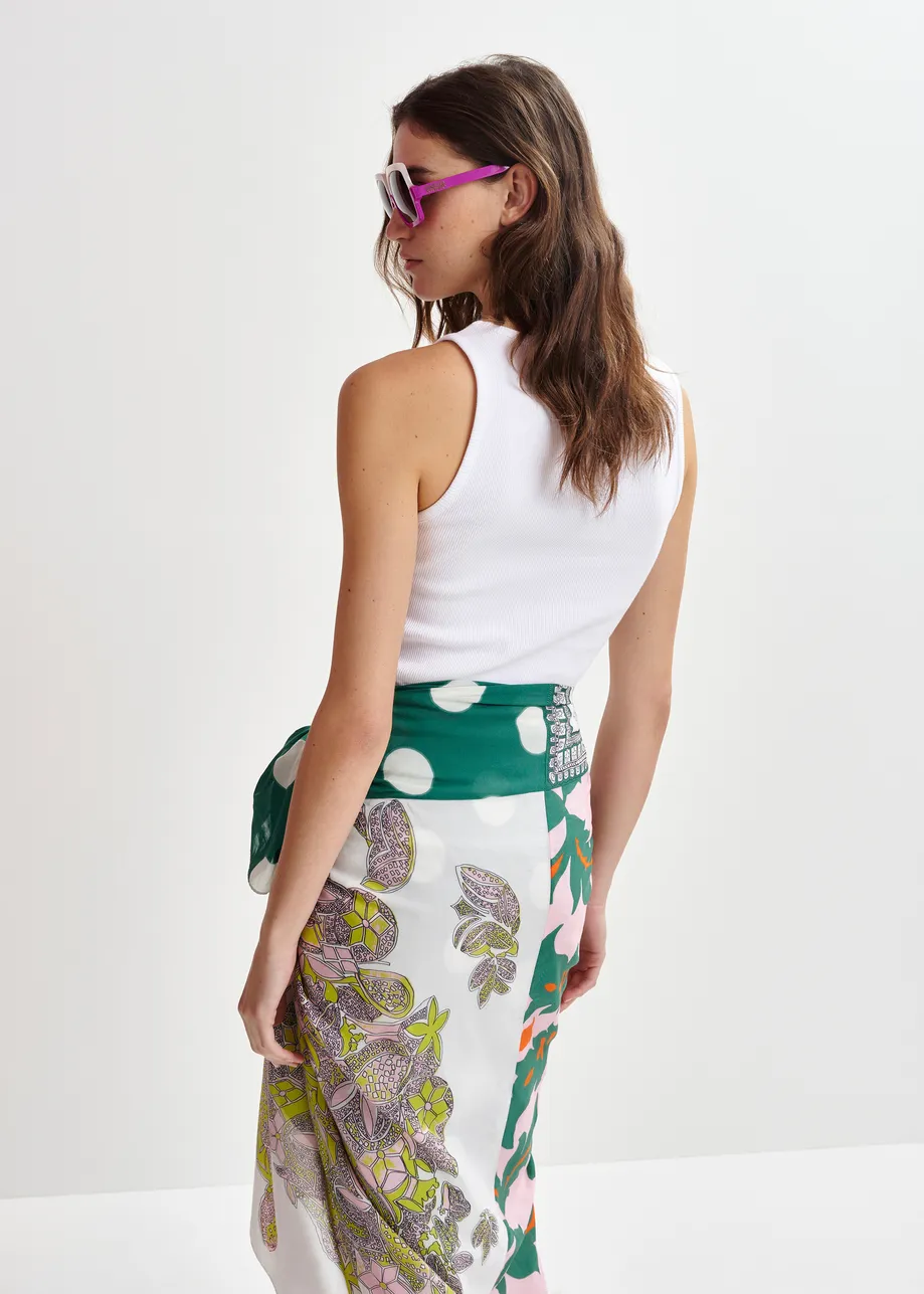 Multicolor scarf with multiple prints