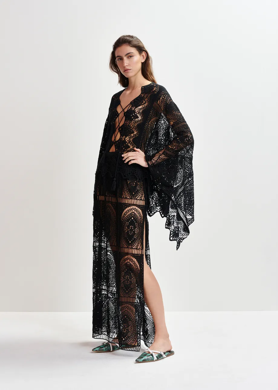 Schwarzes, transparentes Baumwoll-Häkel-Maxikleid